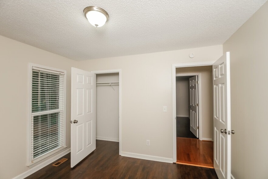 Building Photo - 2624 Loring Rd NW