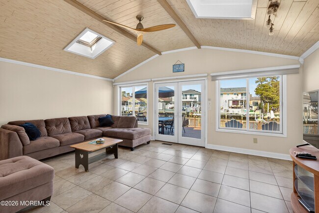 Building Photo - 13 Clearwater Way