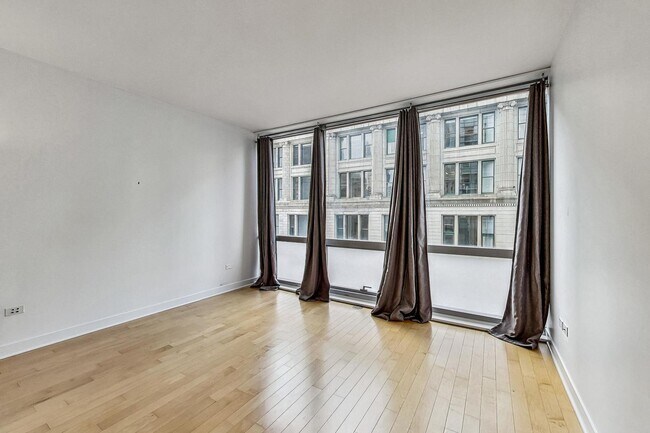 Building Photo - 8 E Randolph St