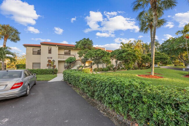 Building Photo - 8305 Casa Del Lago