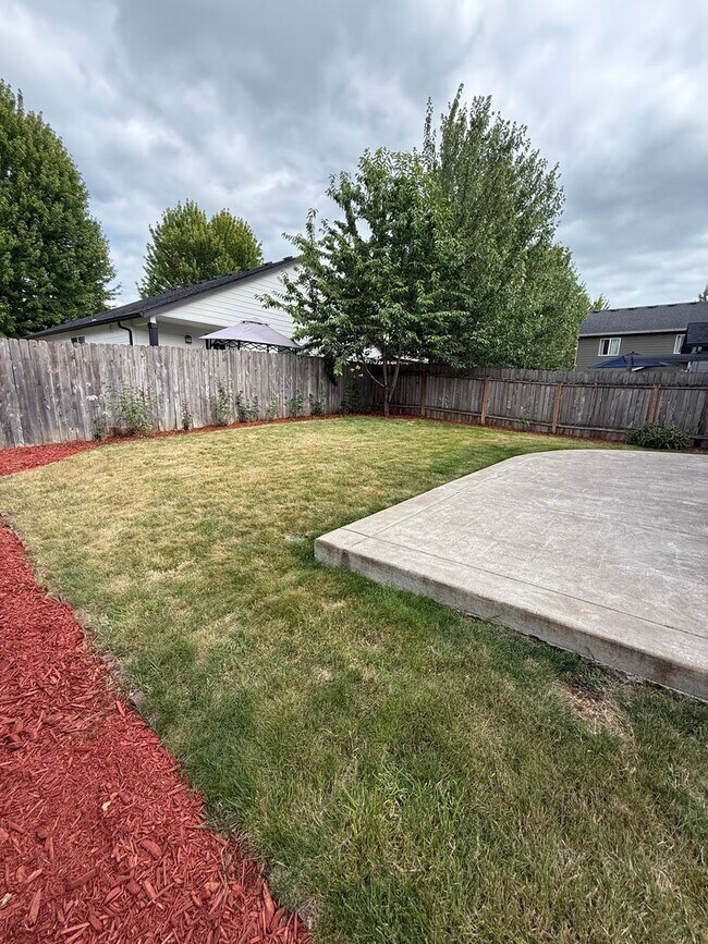 Building Photo - Gorgeous 4Bd/2.5Ba Craftsman Home in East Vancouver!
