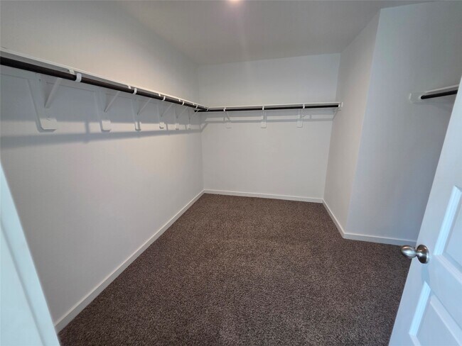 Building Photo - 4923 Edgewood Dr