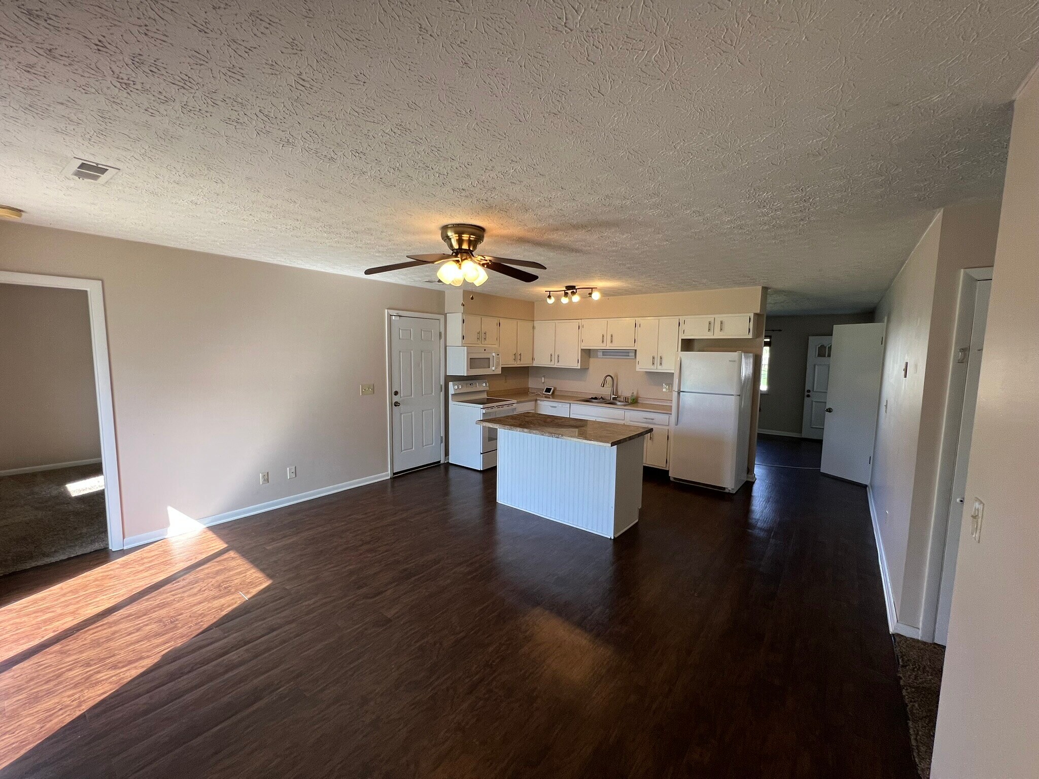 Building Photo - 157 Hickory Ln