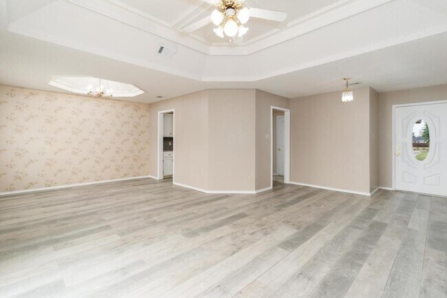 Building Photo - 2807 Montgomery Dr