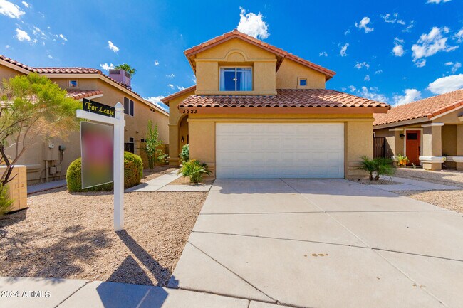 Building Photo - 3223 E Poinsettia Dr