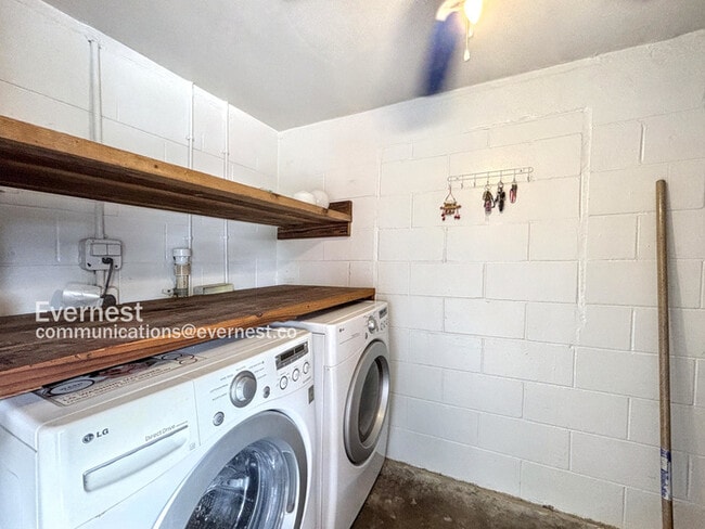 Building Photo - 8210 Mara Vista Ct