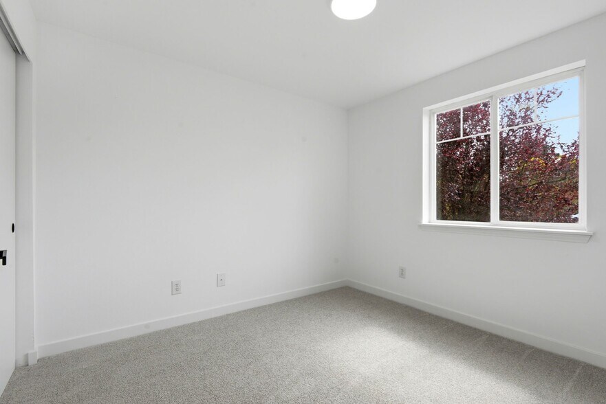 Building Photo - 4604 20th Way NE