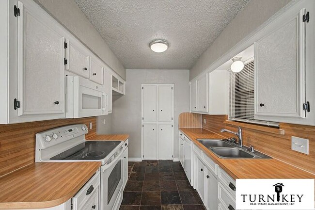 Building Photo - Cozy 3/2 Burleson Charmer | Wood-Burning Fireplace | 2-Car Garage | Pet-Friendly