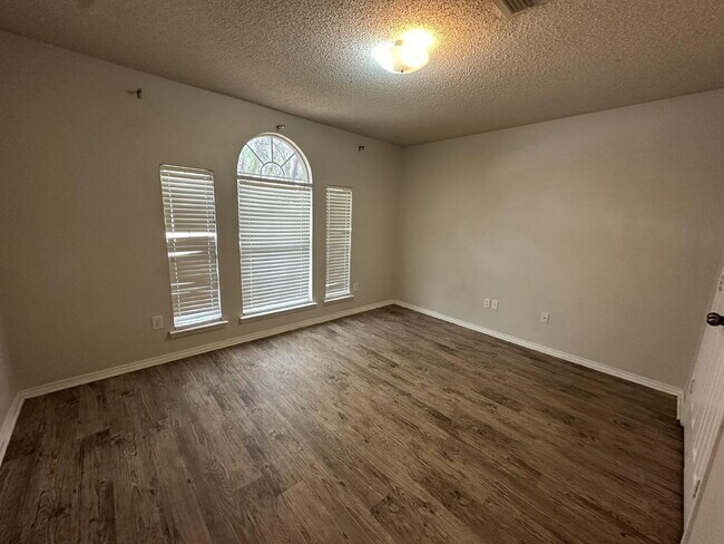 Building Photo - Charming North Lubbock Home with Spacious ...