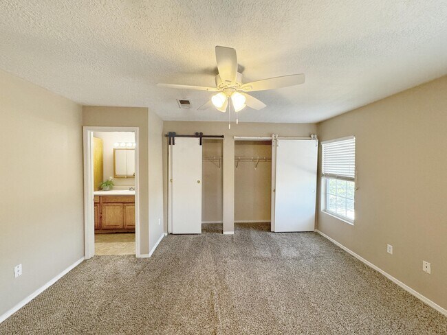 Building Photo - 9307 Vista Clara Loop NW