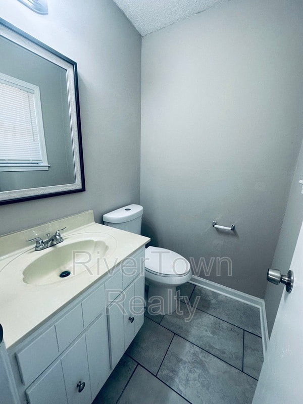 Building Photo - 2864 Whitney Ave