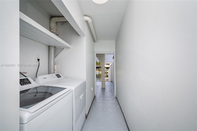 Building Photo - 1345 W 71st St