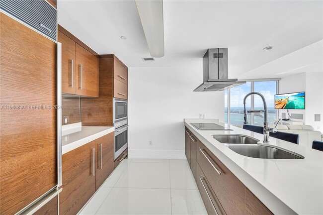 Building Photo - 495 Brickell Ave