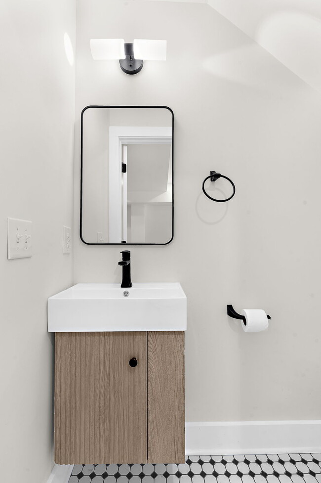 Building Photo - 24 Blake St