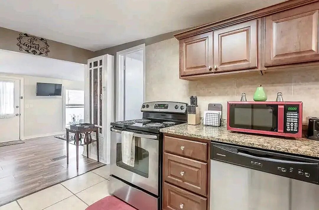 Building Photo - 228 W Jean St