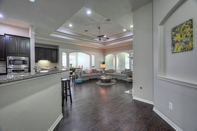 Building Photo - 7810 Oak Moss Dr