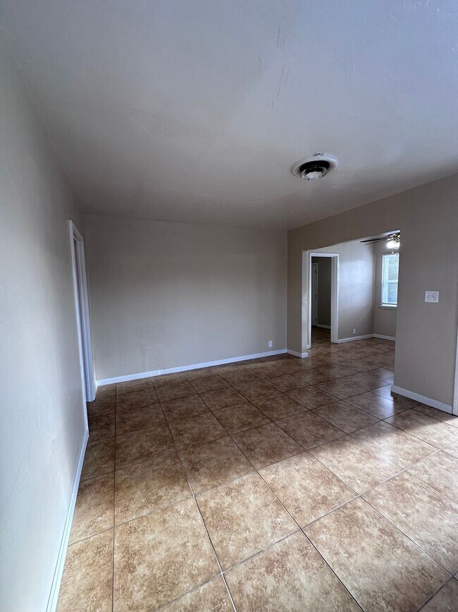 Building Photo - 2114 Brundage Ln