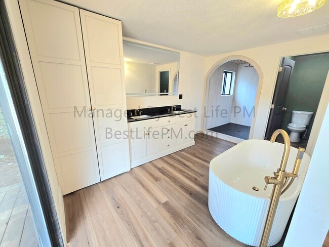 Building Photo - 150 Narain Ct