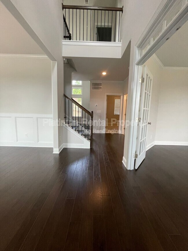 Building Photo - 1825 Dahlia Dr