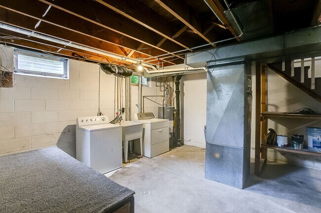 Building Photo - Updated 3 Bedroom Duplex in Battle Creek