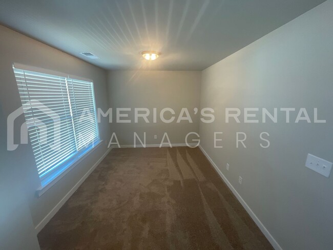 Building Photo - Home for Rent in Weaver, AL!!! Available t...