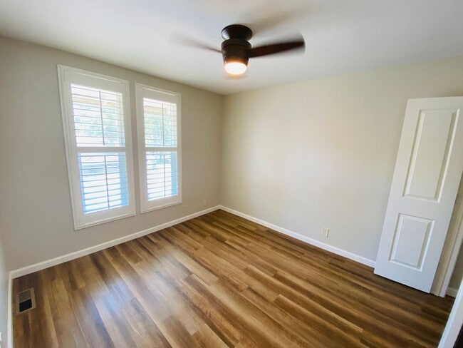 Building Photo - 1104 Roundtree Ct