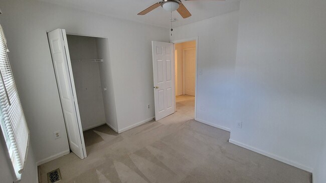 Building Photo - Beautiful 3 Bed, 3.5 Bath Brick Townhouse ...