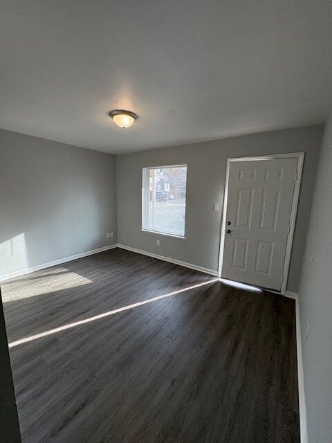 Building Photo - 411 E 5th St