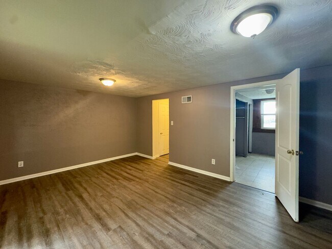 Building Photo - 1830 Eloise Ln