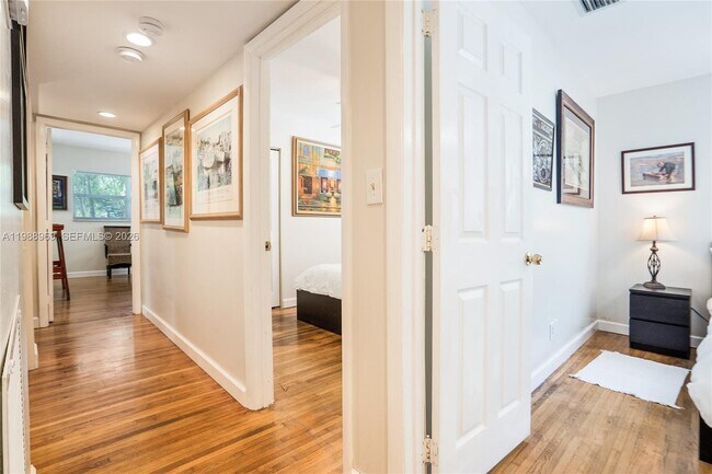 Building Photo - 113 SW 2nd St