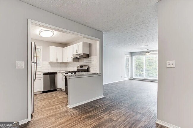 Building Photo - 1173 N Hairston Rd