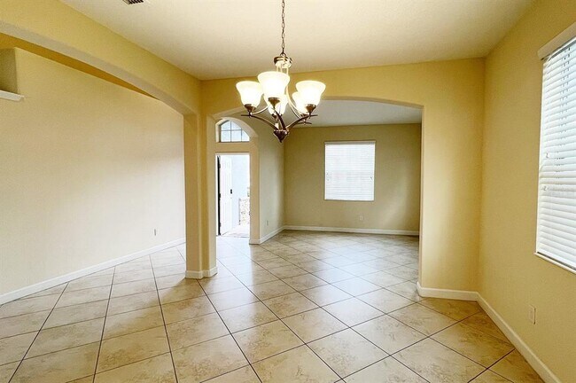 Building Photo - 1604 Thetford Cir