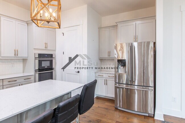 Building Photo - 1121 Crested Jay Dr