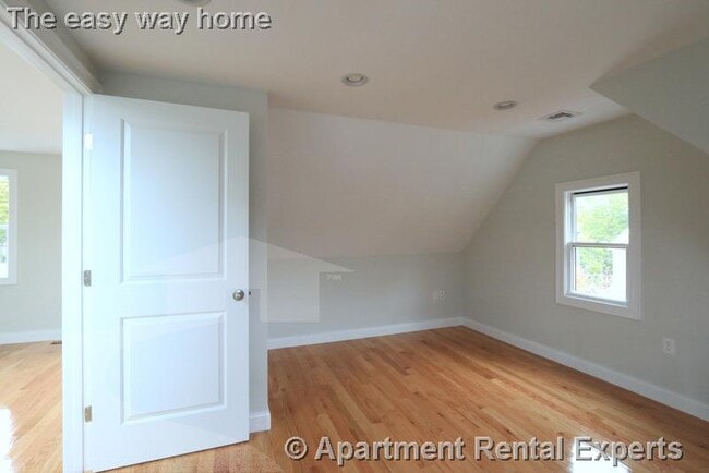 Building Photo - 29 Elmwood St