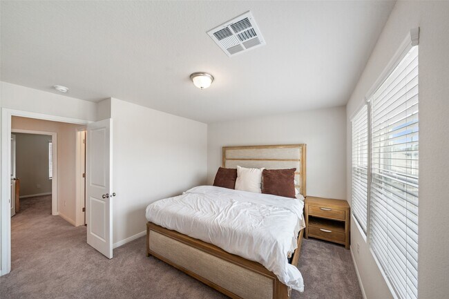 Building Photo - 2224 Cedar Vly Dr