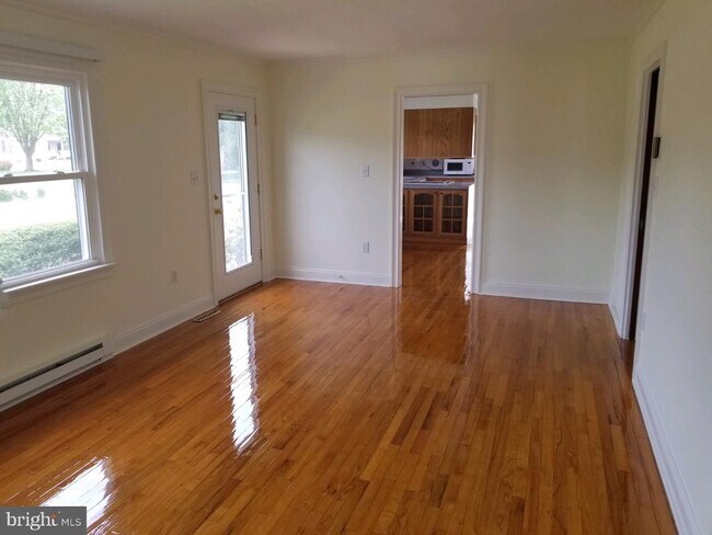 Building Photo - 219 E Chew Ave