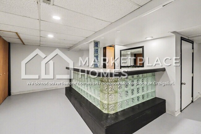 Building Photo - 11235 Roxbury St