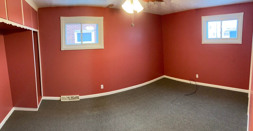Building Photo - 592 Dorrance Ave
