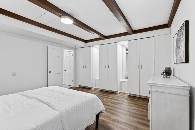 Building Photo - 146 W Felton Ave