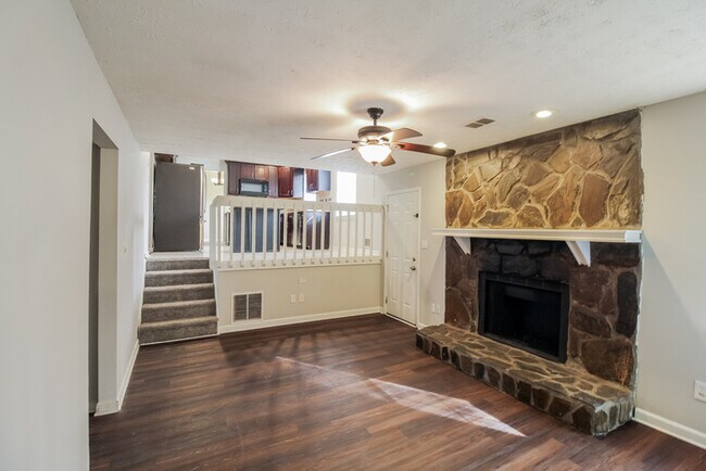 Building Photo - 110 Lupine Ct