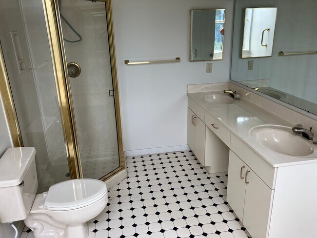 Building Photo - 2 bedroom 2.5 bathroom in Calabash