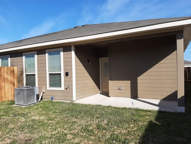Building Photo - 9815 Grosbeak Ln