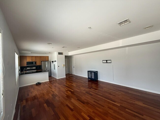 Building Photo - 515 30th St