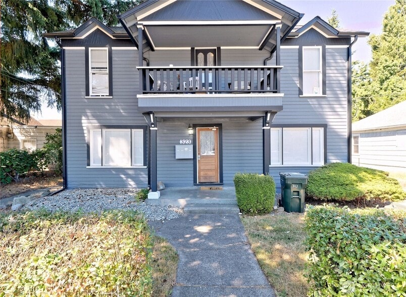 Building Photo - 323 1st Ave S