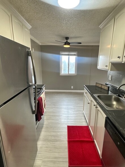 Building Photo - Bel Mark Apartments