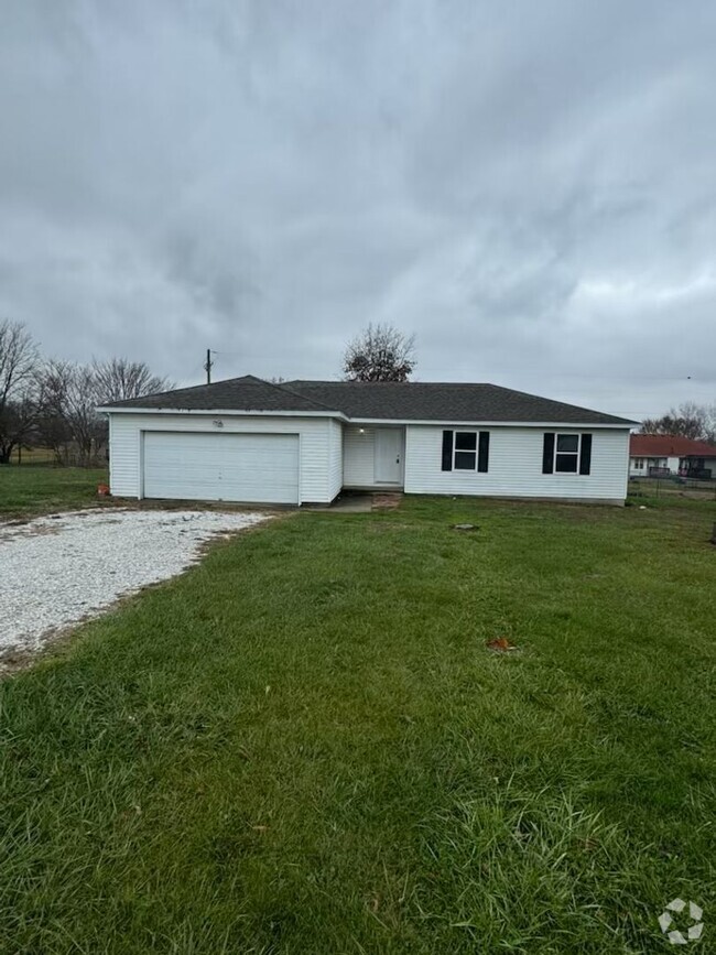 Building Photo - 3 bedroom/2 bathroom/2 car garage