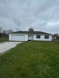 Building Photo - 3 bedroom/2 bathroom/2 car garage