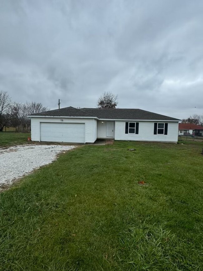 Primary Photo - 3 bedroom/2 bathroom/2 car garage