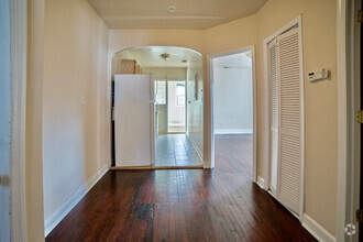 Building Photo - Spacious Kingman Park Apartment! One Bed P...