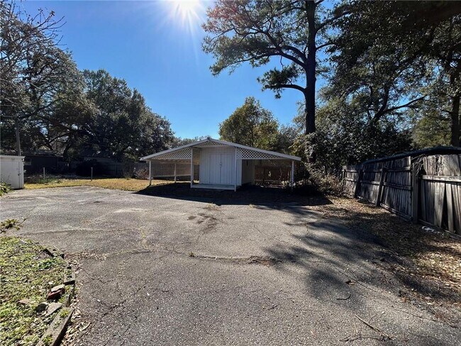 Building Photo - 5359 Emmett Dr